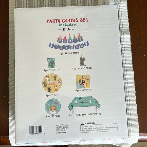 Birthday party goods Party in a Box NWT - Picture 2 of 2